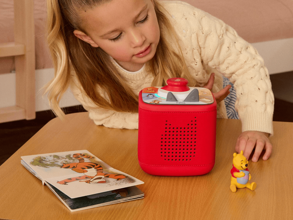 Disney Winnie the Pooh Toniebox 2 Play Set - Sunset Red - Image 6